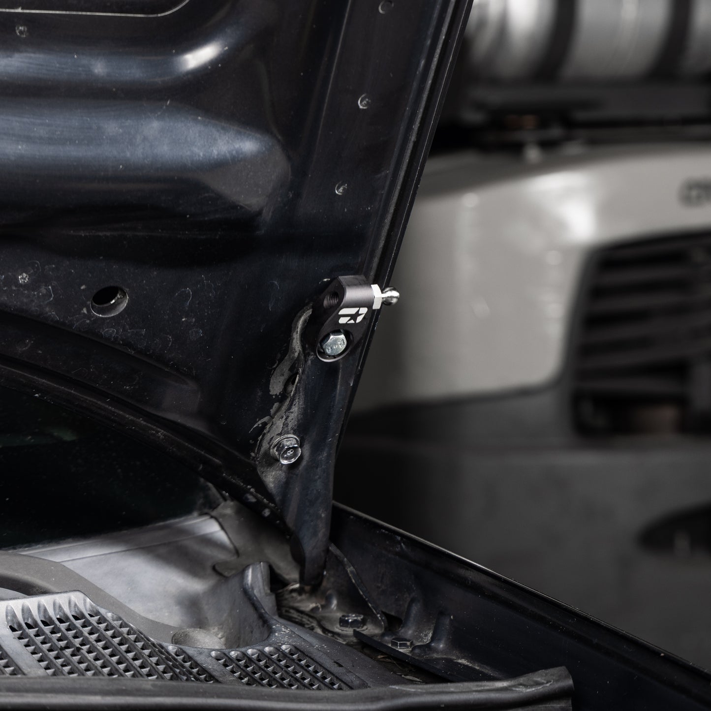 Overtake Hi-Lift Hood Strut Kit - Subaru 2002-07 WRX/STi